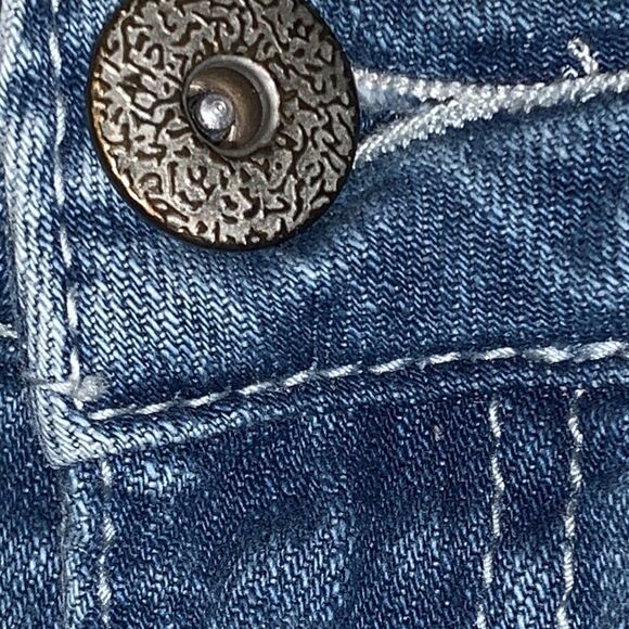 Denim Frayed Cut Off Distressed Shorts - Picture 4 of 5